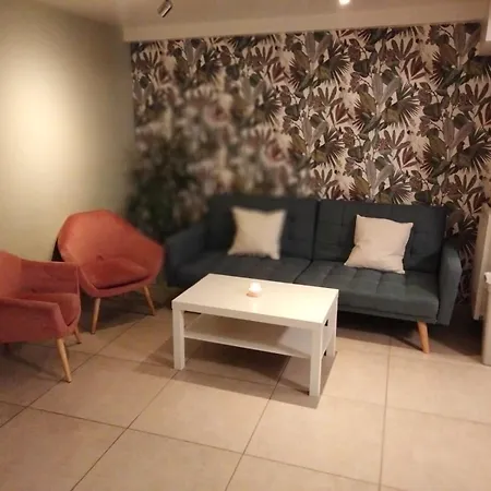 Triplex Centre Ruel Malmaison Апартаменты *