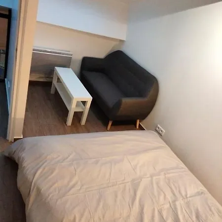Triplex Centre Ruel Malmaison Апартаменты Рюэй-Мальмезон
